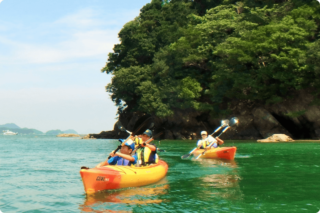 景勝地を水上散歩しながら、飲み水のルーツを知りに行くカヤックツアーのイメージ画像