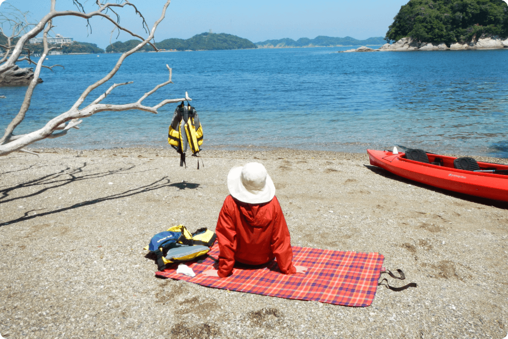 景勝地を水上散歩しながら、飲み水のルーツを知りに行くカヤックツアーのイメージ画像