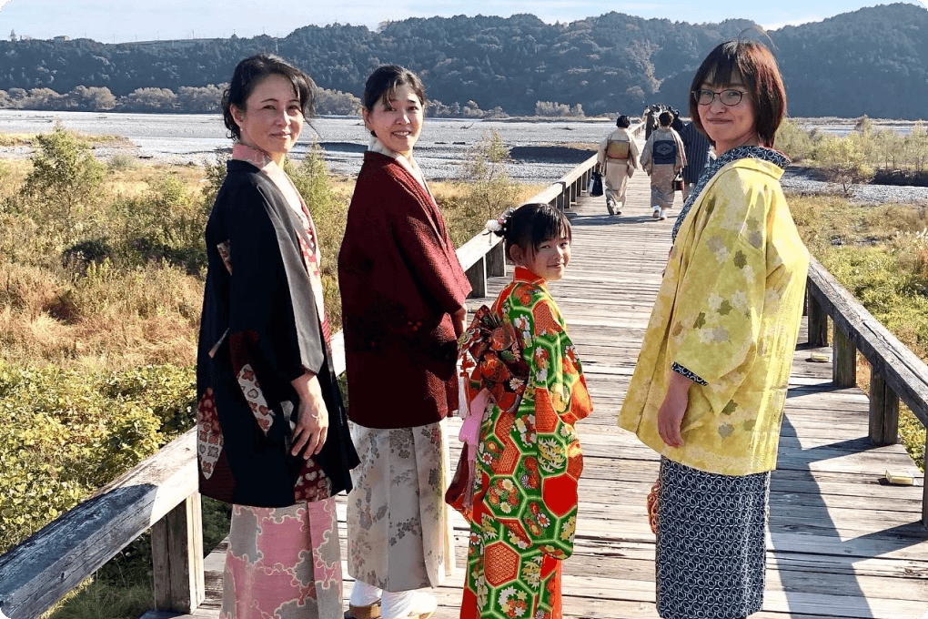 景勝地を水上散歩しながら、飲み水のルーツを知りに行くカヤックツアーのイメージ画像